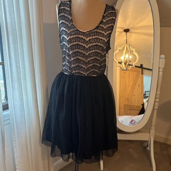 pink lace dress with short sleeves Short Sleeves Round Neck Lace Mother of the Bride Dress
